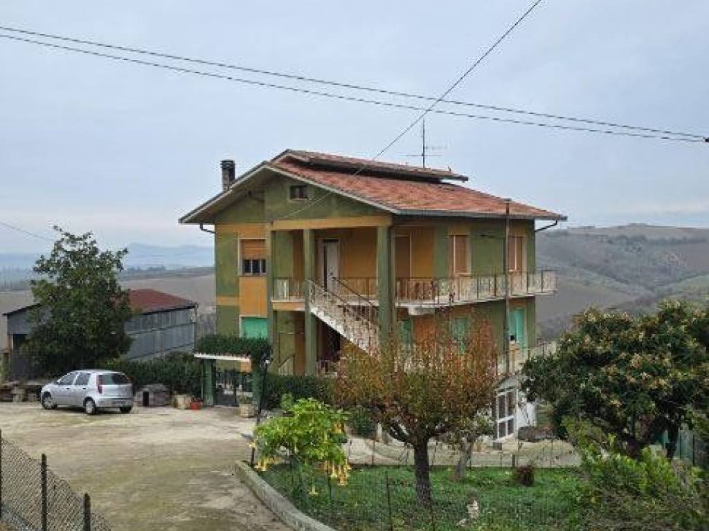 casa indipendente in vendita a Bellante in zona Collerenti