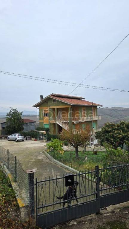 casa indipendente in vendita a Bellante in zona Collerenti
