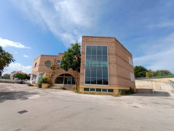 casa indipendente in vendita a Bellante