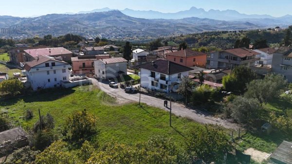 terreno edificabile in vendita a Bellante in zona Ripattoni