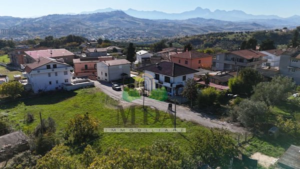terreno edificabile in vendita a Bellante in zona Ripattoni