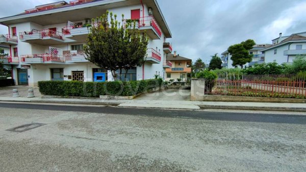 casa indipendente in vendita a Bellante in zona Bellante Stazione