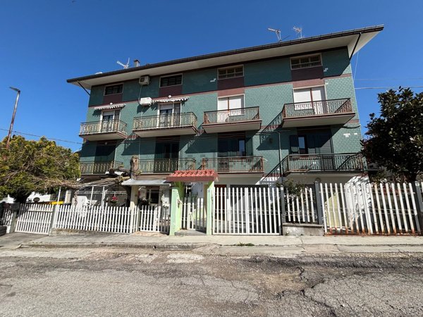 appartamento in vendita a Bellante in zona Bellante Stazione