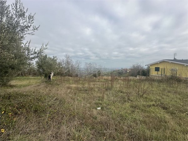 terreno edificabile in vendita a Bellante