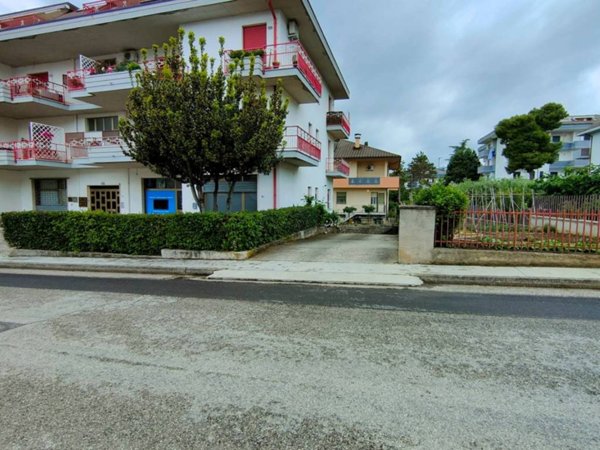 casa indipendente in vendita a Bellante in zona Bellante Stazione