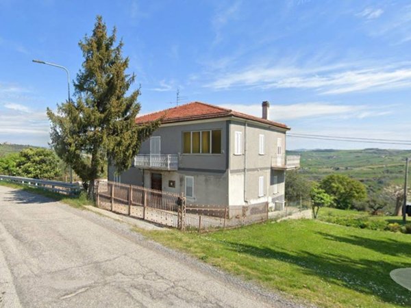 casa indipendente in vendita a Bellante