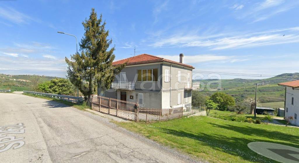 casa indipendente in vendita a Bellante