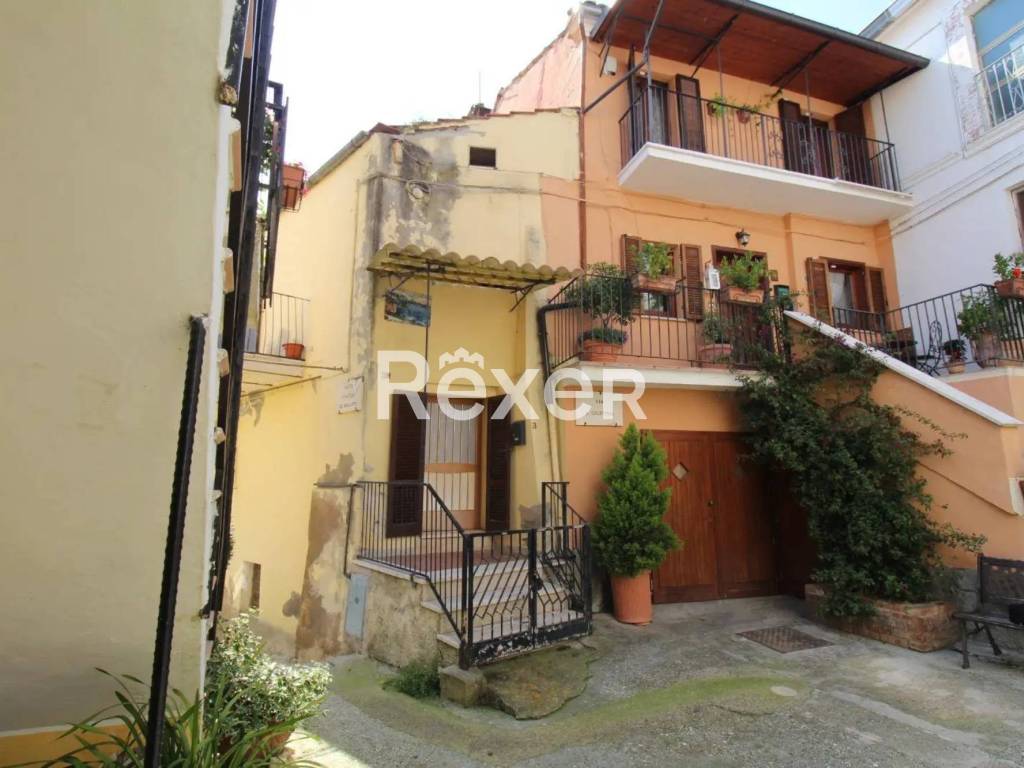 casa indipendente in vendita a Bellante