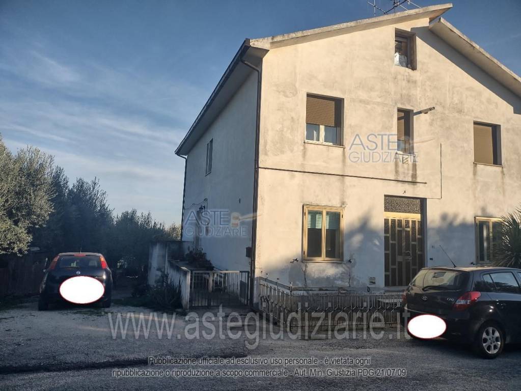 appartamento in vendita a Bellante in zona Ripattoni