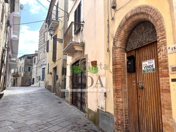 casa indipendente in vendita a Bellante