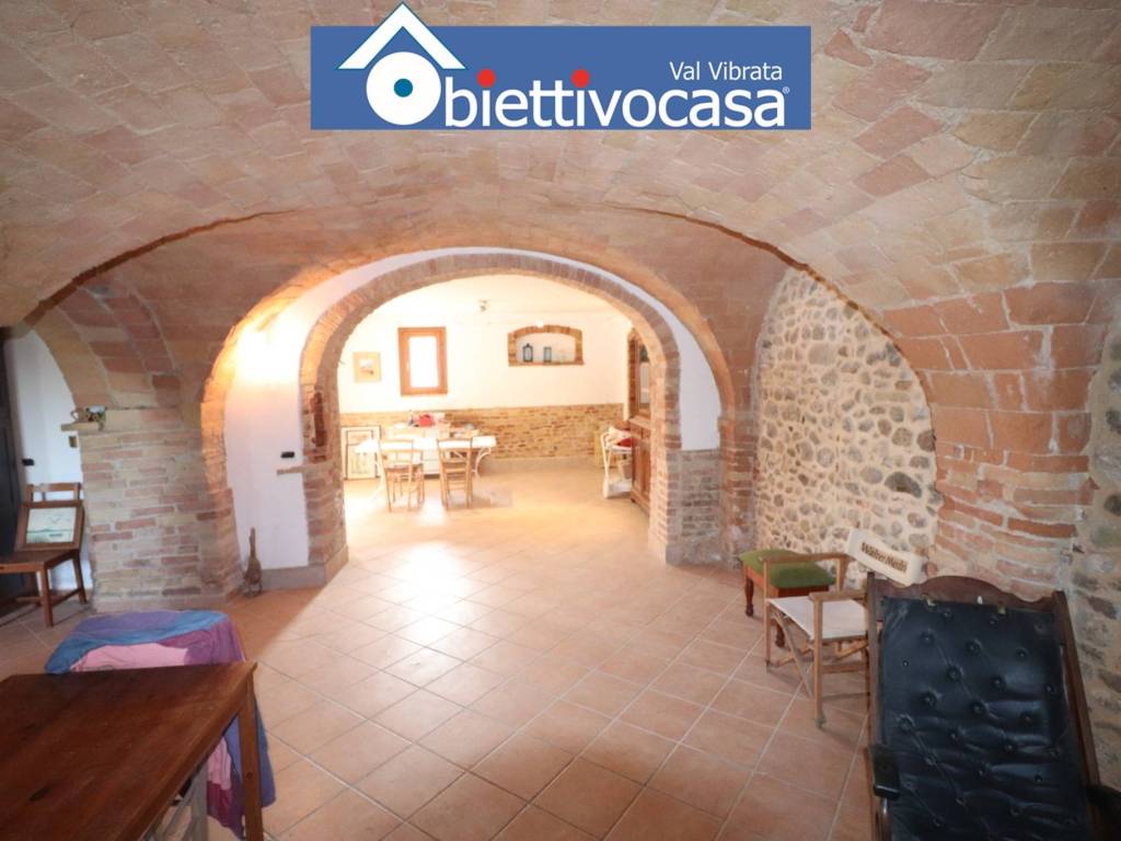 casa indipendente in vendita a Bellante