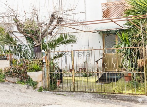 appartamento in vendita a Bellante in zona Bellante Stazione