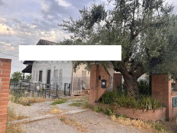 casa indipendente in vendita a Bellante