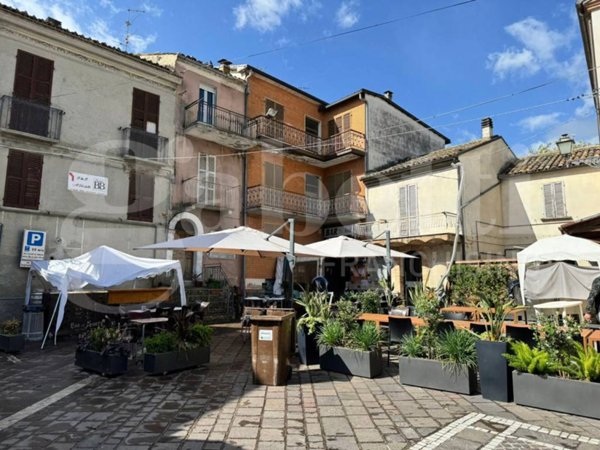 casa indipendente in vendita a Bellante