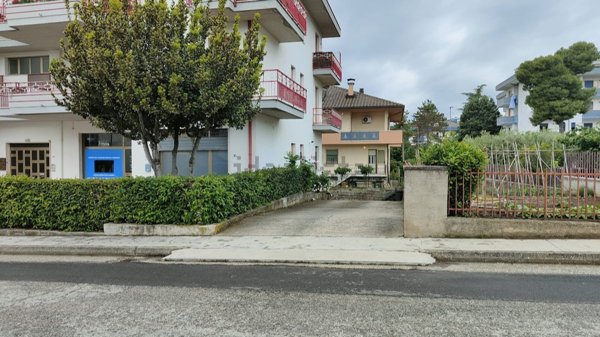 casa indipendente in vendita a Bellante in zona Bellante Stazione