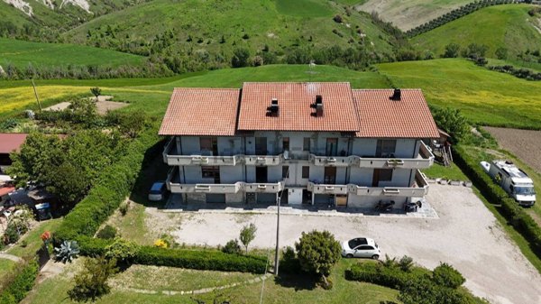 appartamento in vendita a Bellante in zona Chiareto