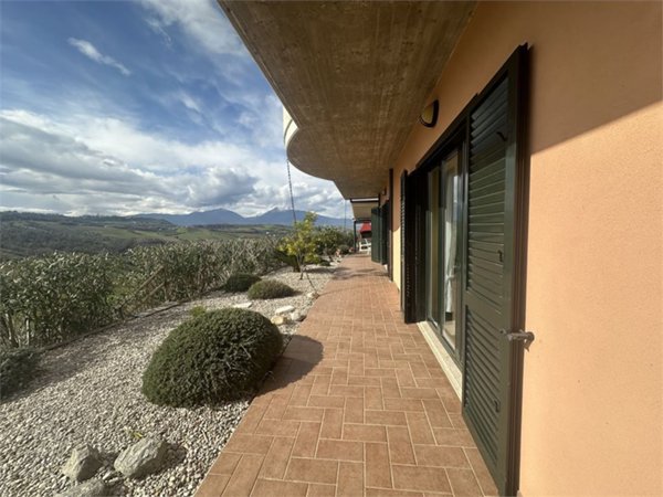 casa indipendente in vendita a Bellante