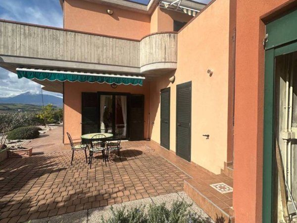 casa indipendente in vendita a Bellante