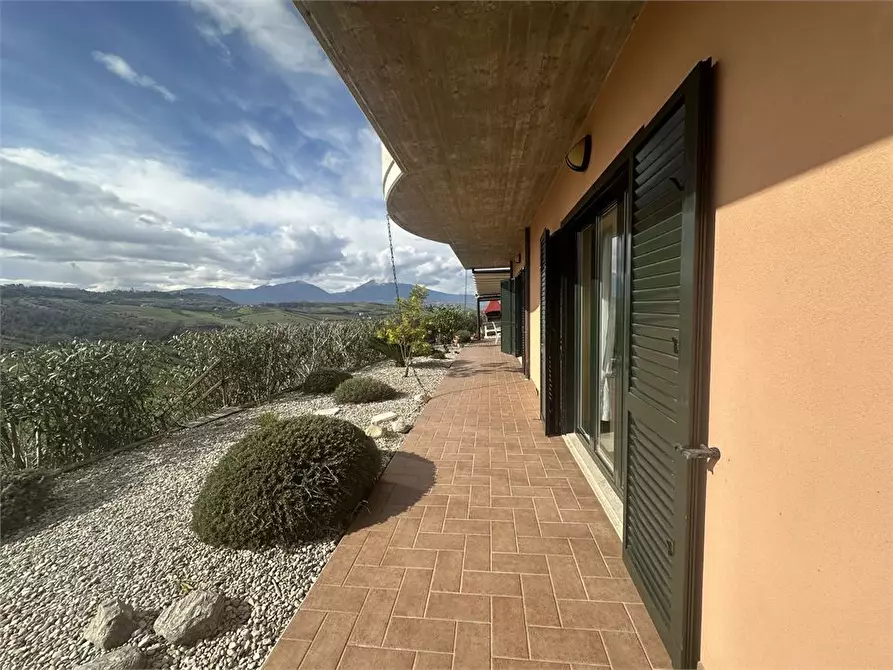 casa indipendente in vendita a Bellante