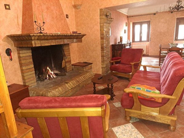 casa indipendente in vendita a Bellante in zona Sant'Arcangelo