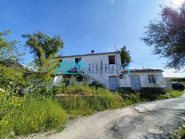 casa indipendente in vendita a Bellante in zona Sant'Arcangelo