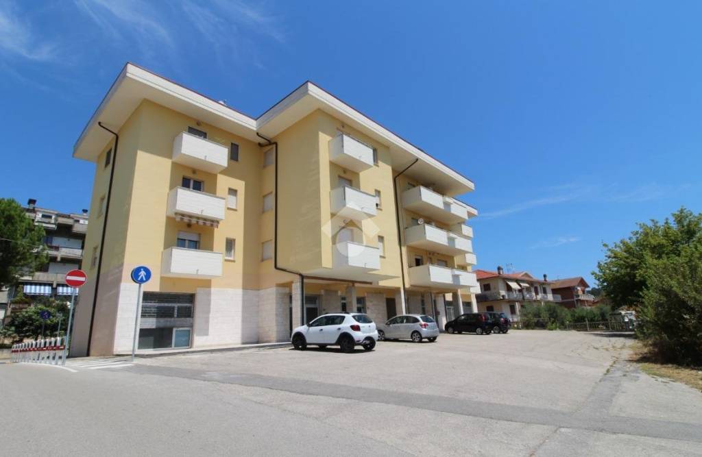 appartamento in vendita a Bellante in zona Bellante Stazione