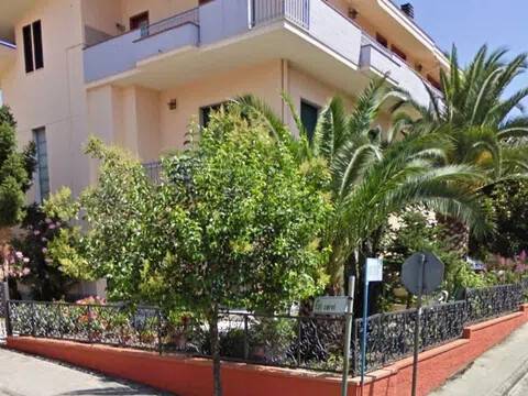 casa indipendente in vendita a Bellante in zona Bellante Stazione