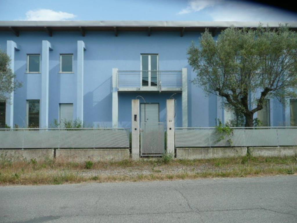 locale commerciale in vendita a Bellante in zona Chiareto