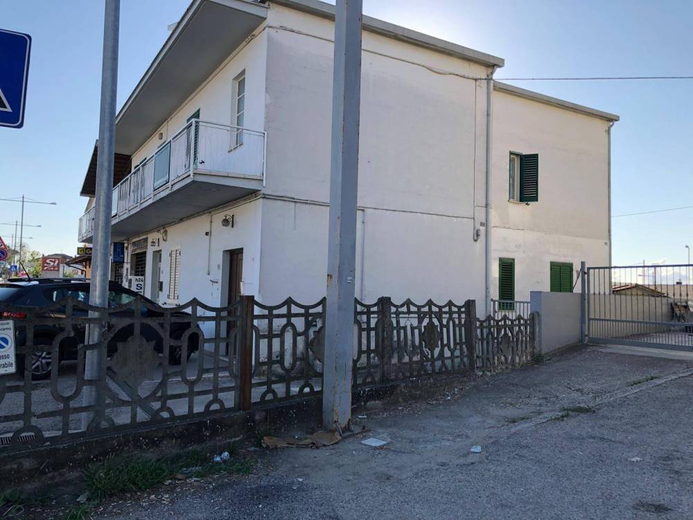 locale commerciale in vendita a Bellante