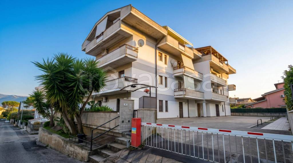 appartamento in vendita a Bellante in zona Bellante Stazione