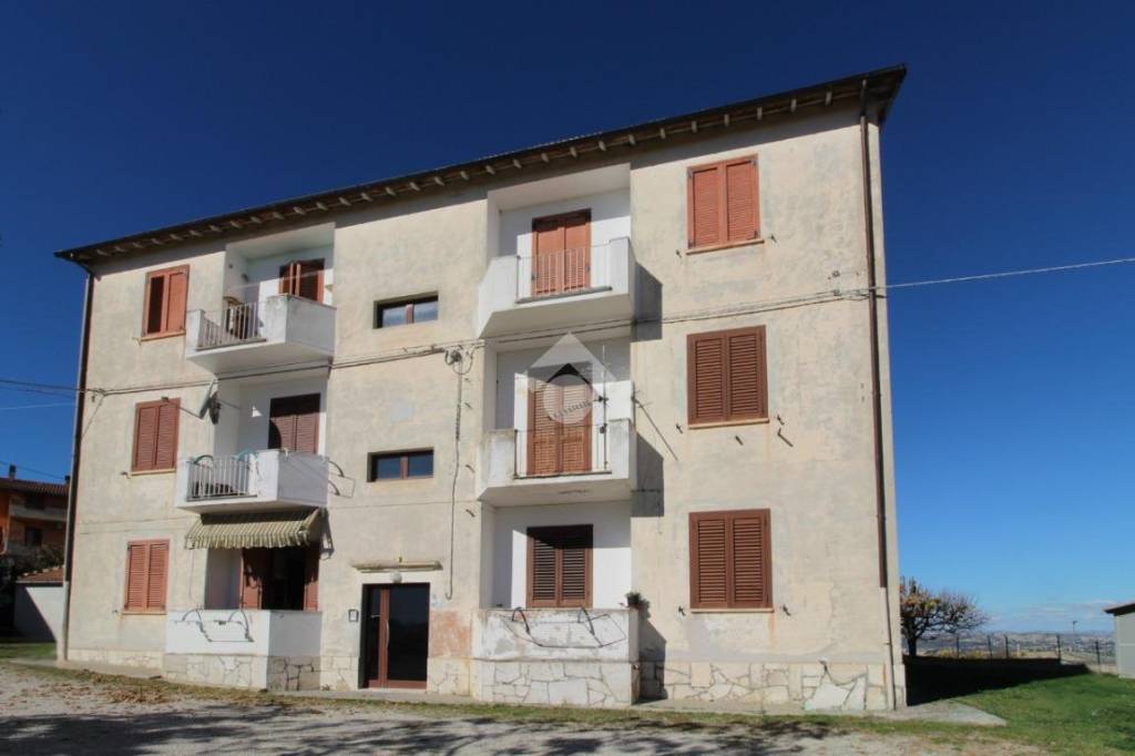 appartamento in vendita a Bellante in zona Sant'Arcangelo