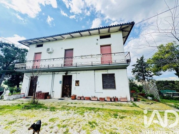 casa indipendente in vendita a Bellante in zona Chiareto