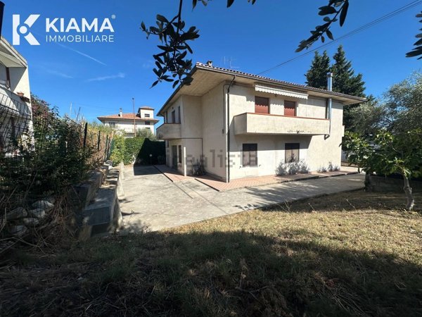 casa indipendente in vendita a Bellante in zona Sant'Arcangelo