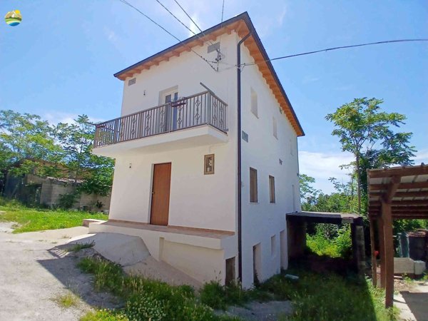 casa indipendente in vendita a Bisenti