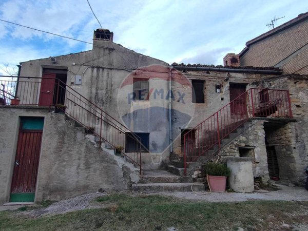 casa semindipendente in vendita a Bisenti