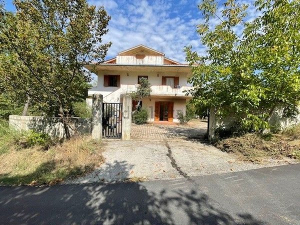 casa indipendente in vendita a Bisenti