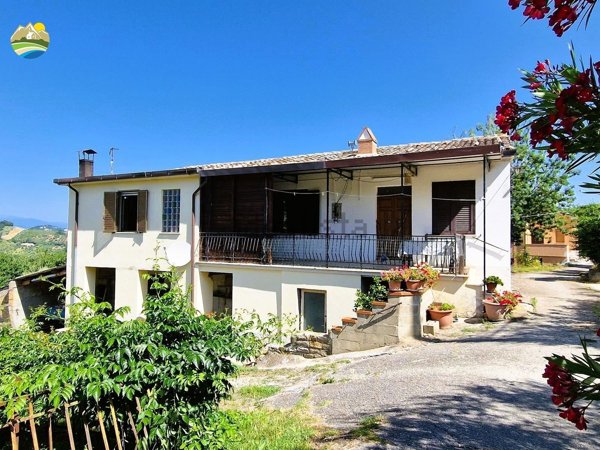 casa indipendente in vendita a Bisenti
