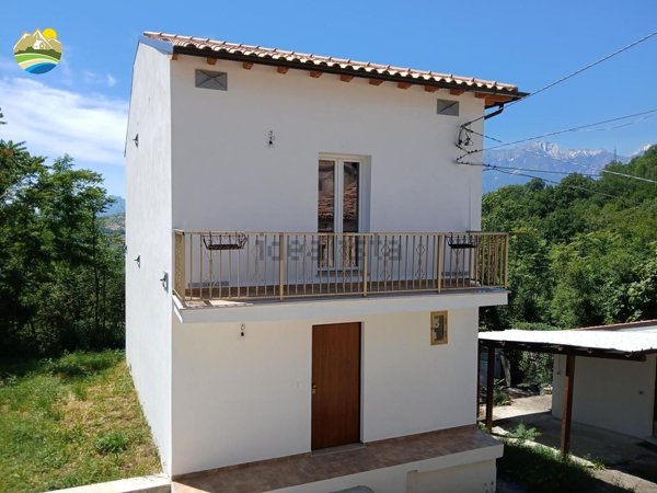 casa indipendente in vendita a Bisenti