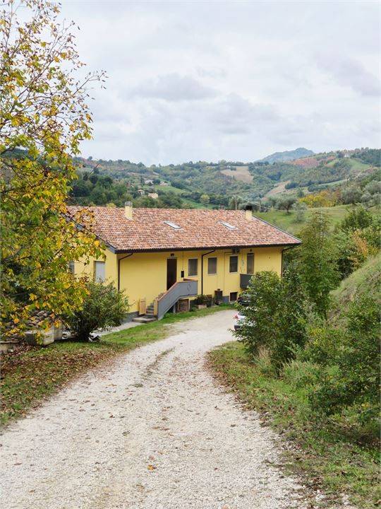 casa indipendente in vendita a Bisenti in zona Rufiano
