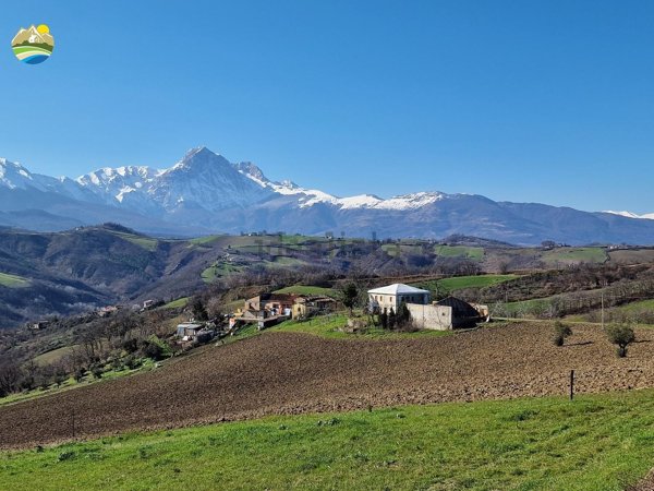 casa indipendente in vendita a Bisenti in zona Rufiano