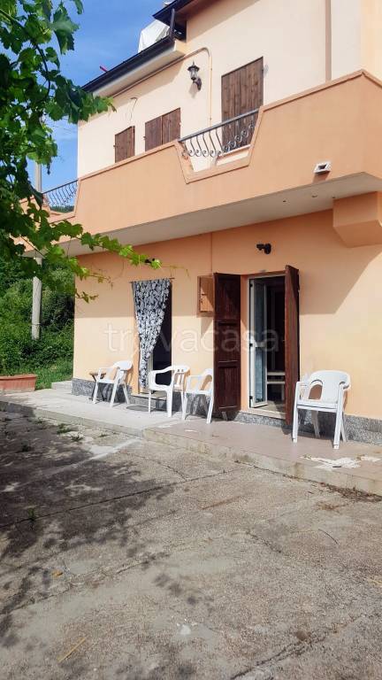 casa indipendente in vendita a Bisenti in zona Troiano