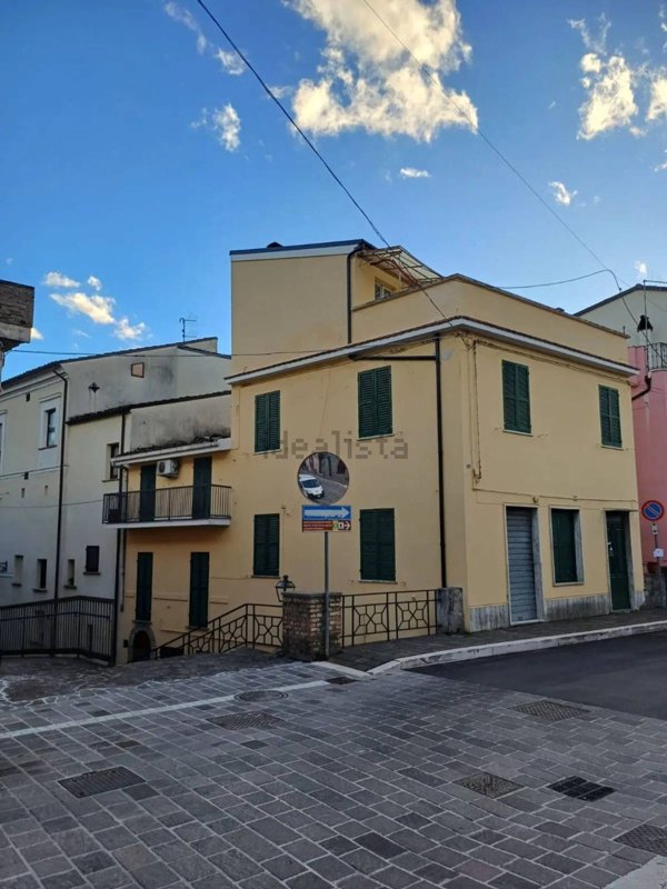 casa indipendente in vendita a Bisenti