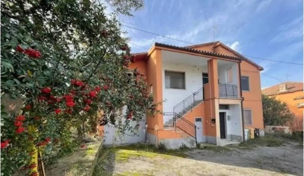 casa indipendente in vendita a Bisenti