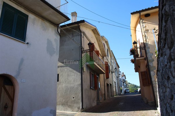 casa semindipendente in vendita a Campli in zona Nocella