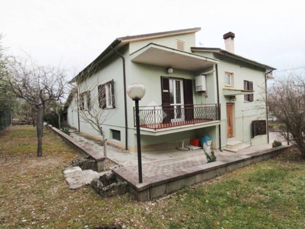 casa indipendente in vendita a Campli in zona Campovalano