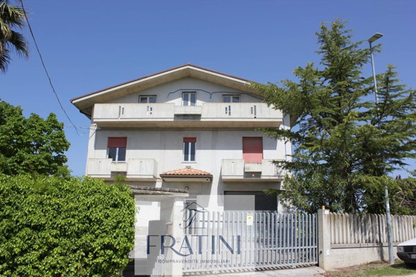casa indipendente in vendita a Campli in zona Floriano