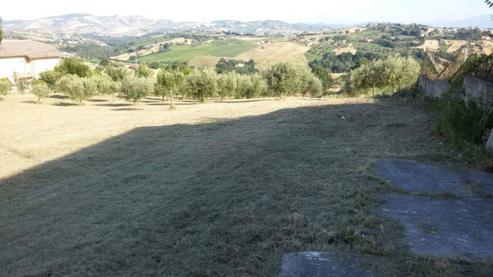 casa indipendente in vendita a Campli
