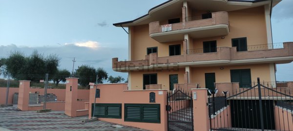 casa indipendente in vendita a Campli