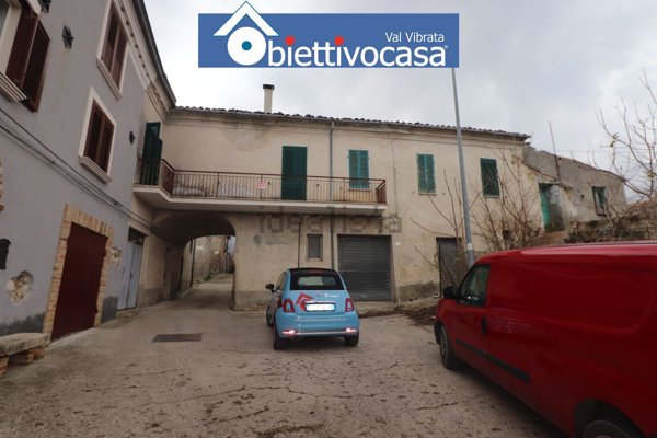 casa indipendente in vendita a Campli in zona Collicelli