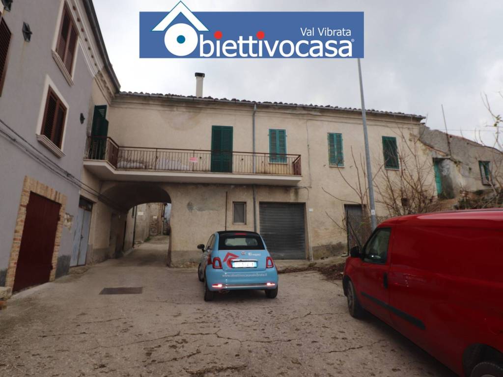 casa indipendente in vendita a Campli in zona Collicelli